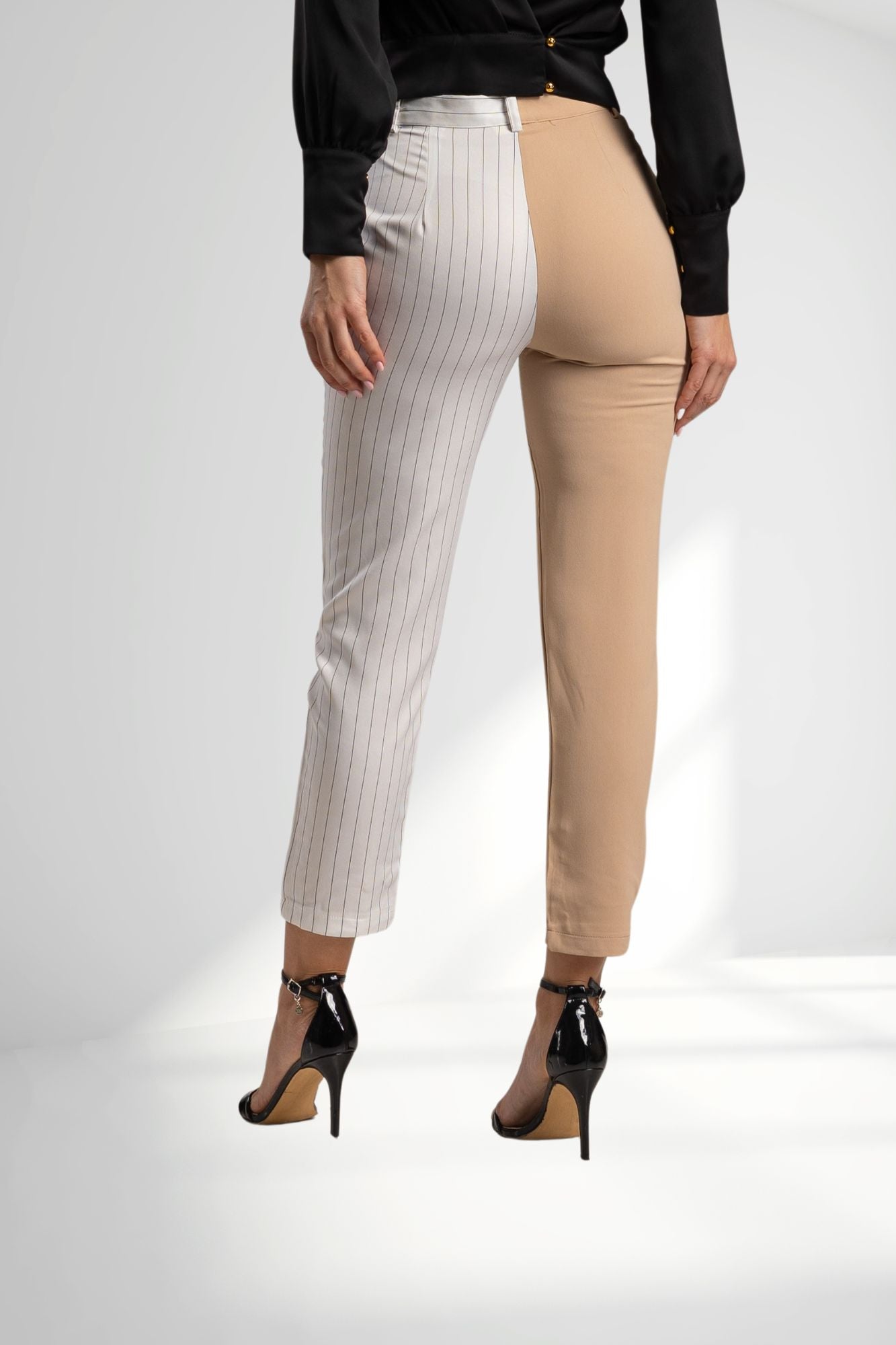Pantaloni bicolor